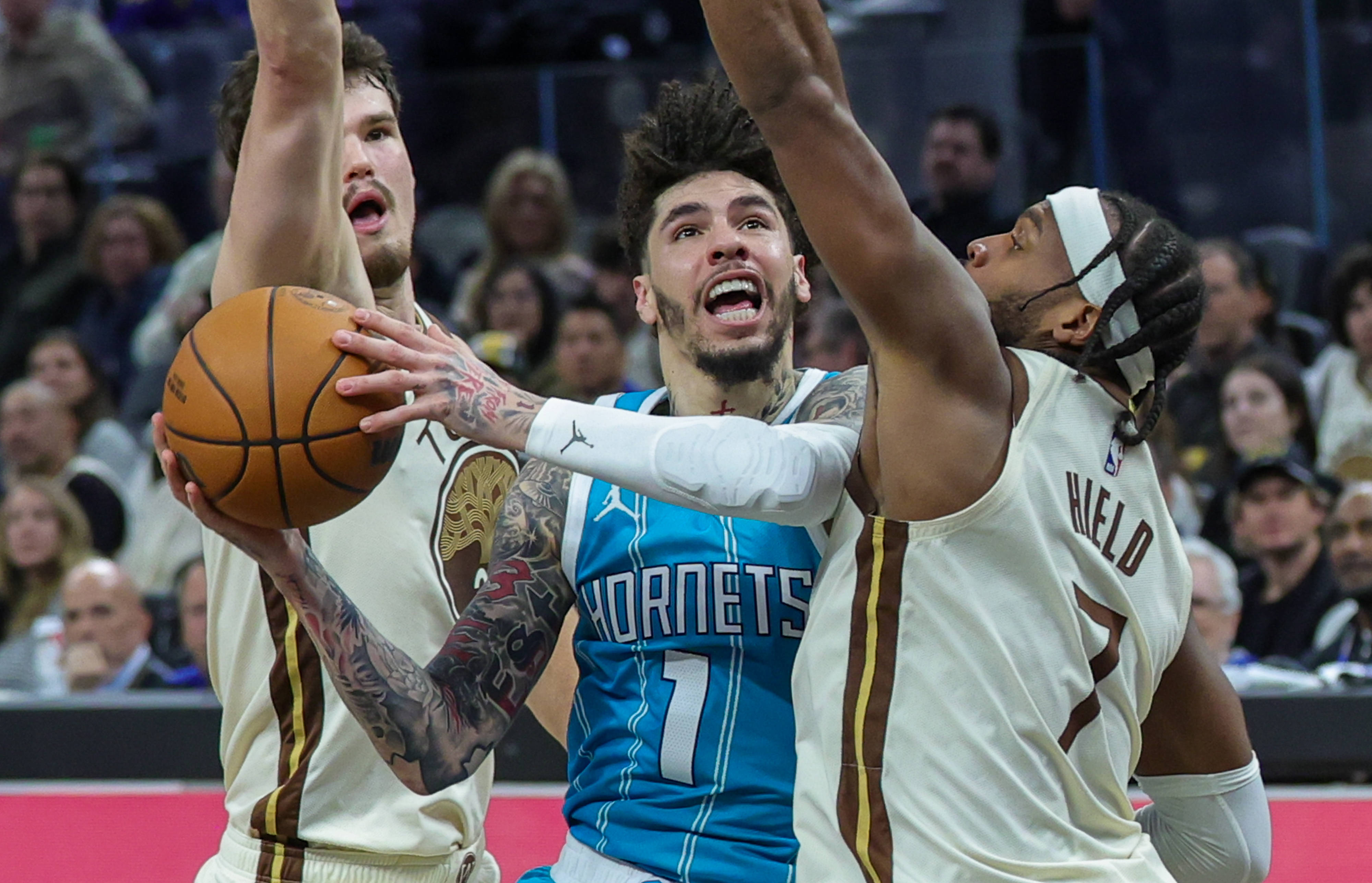 九游在线玩游戏-黄蜂队球员鲍尔